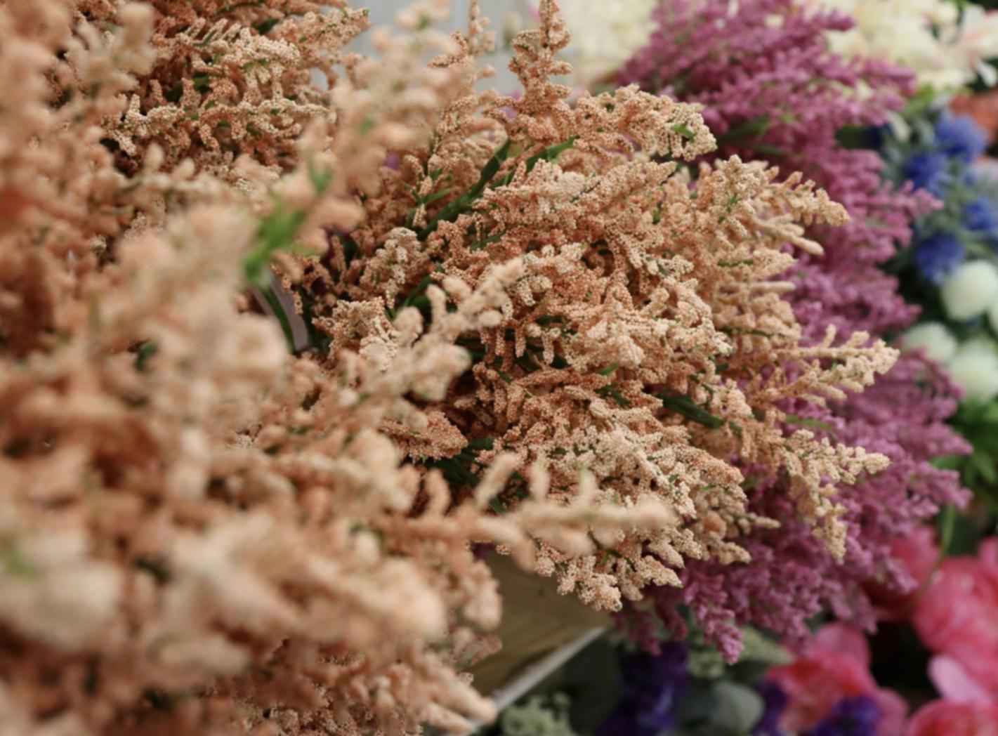 Процесс создания устойчивой флористической композиции на мастер-классе